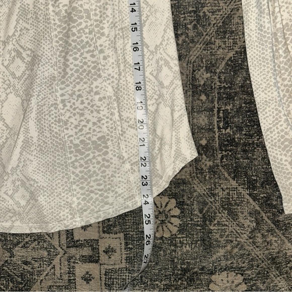 Lululemon Athletica White Patterned Long Sleeve Top - Picture 3 of 5